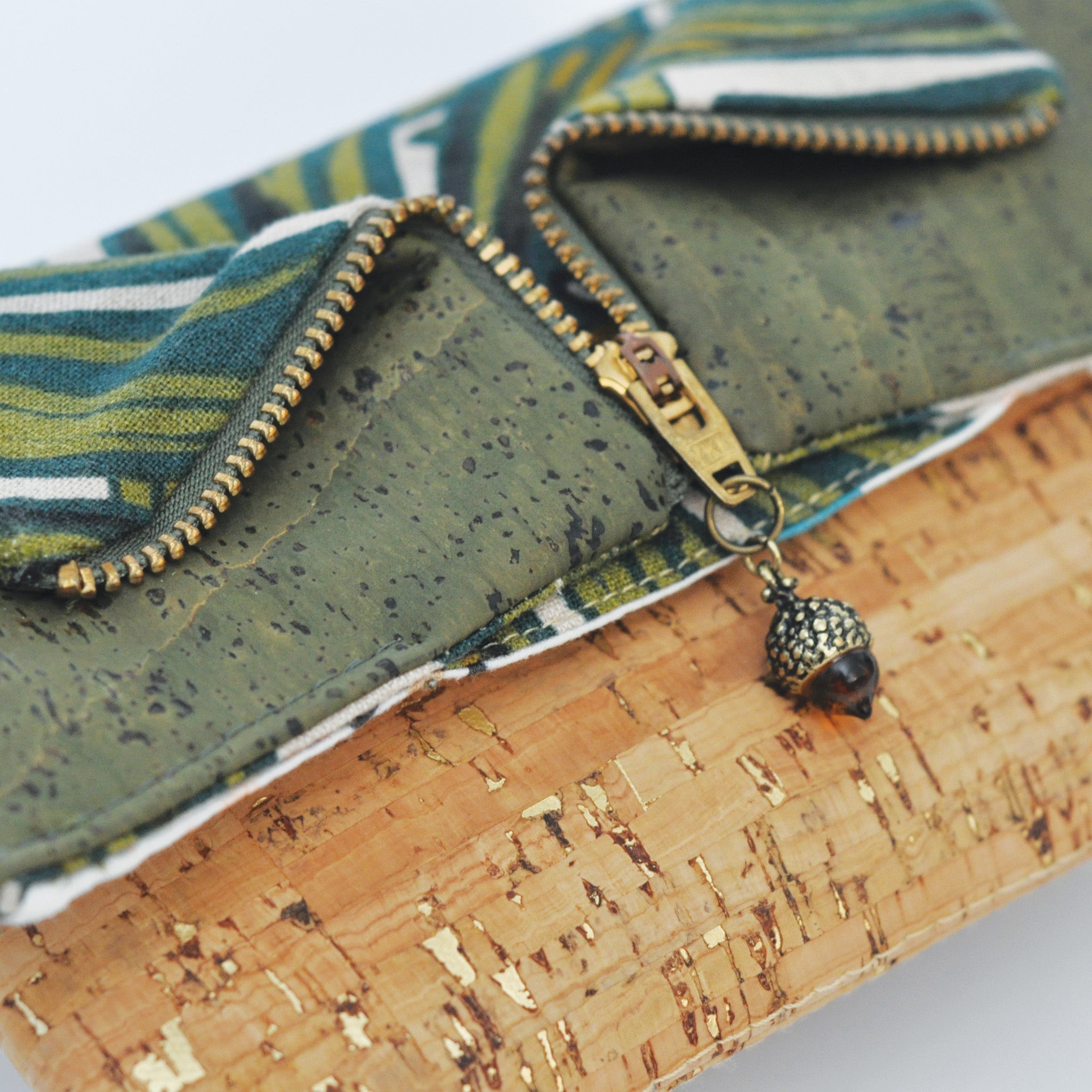 Monstera Reveal Clutch - Mini